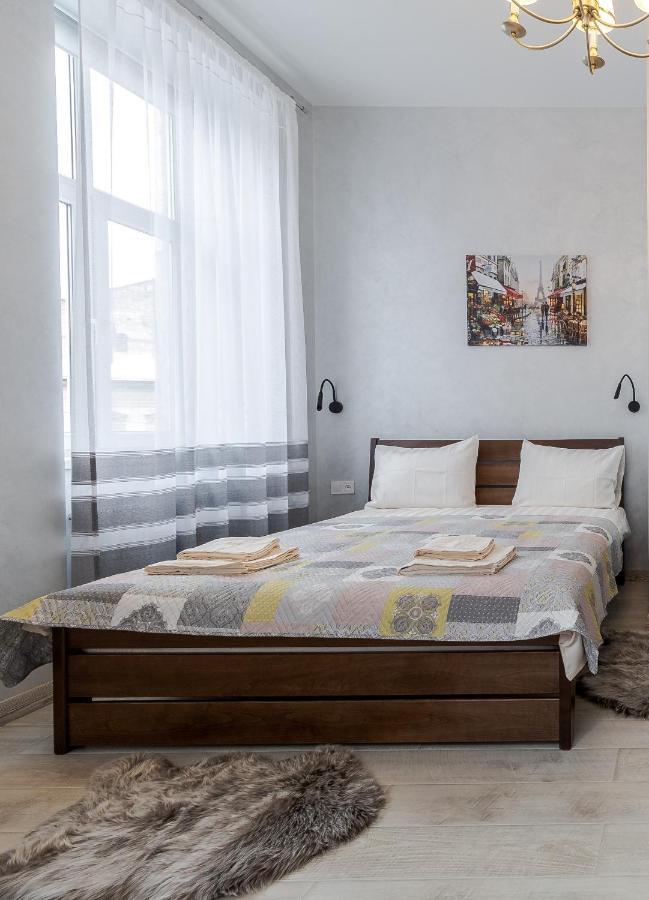 Golden Violin ! Apartments Lviv S Ngoại thất bức ảnh